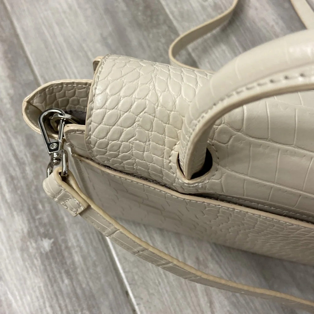 A New Day Vegan pebbled leather purse, like new - Picture 10 of 11